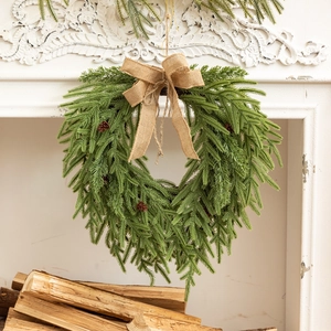 Couronne de Noël en forme de cœur de 50cm avec aiguilles de pin et nœud en toile de jute