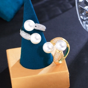 Bague ouverte ajustable à double perle avec accents en zircone en or et en argent