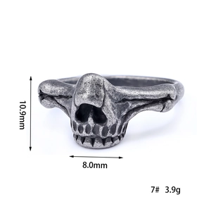 Detailed size specifications of skull ring showing 10.9mm height and 8.0mm width dimensions