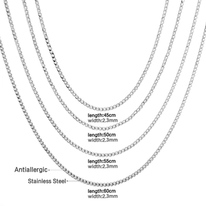 Detail von vier 2,3mm antiallergenen Edelstahl-Cuban-Ketten in verschiedenen Längen