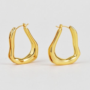 Minimalist irregular wavy gold earrings in a polished 18k gold plated finish for women