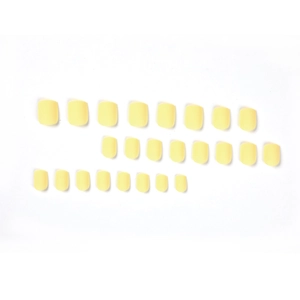 Lot de 24 faux ongles jaune macaron mat de forme carrée courte sur fond blanc pur