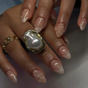 Faux Ongles Amande Plastique ABS Fleur De Glace 3D Künstliche Perle Dégradé Rose Nude Élégant Pour Femmes