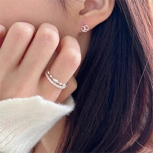 Model wearing 925 sterling silver ring and twisted rope stud earrings set for a daily look