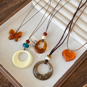 Vintage Resin Round Square Geometric Pendant Necklace Korean Minimalist Long Sweater Chain Jewelry For Women Daily Accessories