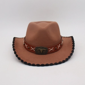 Sombrero de vaquero étnico marrón de fieltro con hebilla de cabeza de toro y cuero