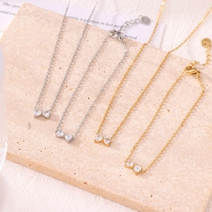 Collier Pendentif Nœud en Acier Inoxydable Minimaliste Chaîne de Clavicule avec Strass Bracelet pour Femme Bijoux Élégants