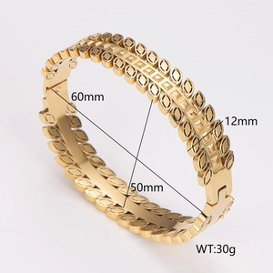 Technical view showing 12mm width and 60mm diameter of the vintage gold cuff bracelet