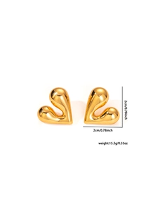Macro shot of polished gold 3D heart earrings with dimensions 2cm and weight 15.3g