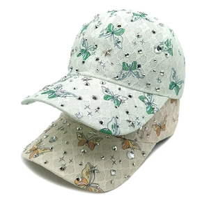 Spitzen-Baseballkappe mit Schmetterlingsdruck, Strass und Sternen in Grün und Beige