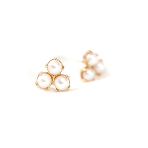 Detailed shot of S925 silver pearl stud earrings in a triple cluster gold setting