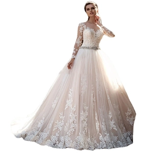 Robe de mariée en dentelle à manches longues avec doublure champagne et ceinture
