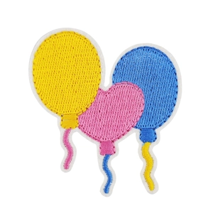 Trois écussons brodés de ballons colorés pour vêtements de fête aux bordures soignées