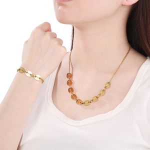 Model wearing golden stainless steel pig nose chain link necklace and bracelet set