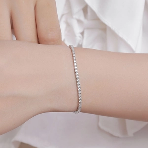 Minimalist S925 sterling silver 2mm moissanite tennis bracelet for women on wrist