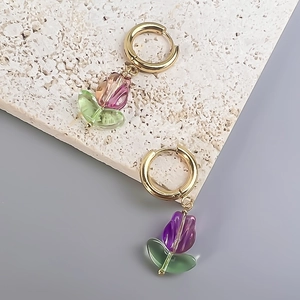 Detail of 18K gold stainless steel tulip earrings with pastel pink and green petals
