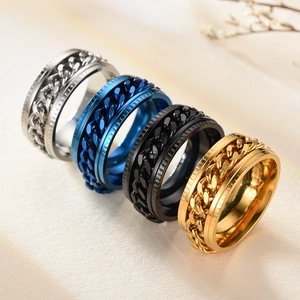 Bague chaîne en acier inoxydable, détail de bijoux de doigt tendance multicolore.