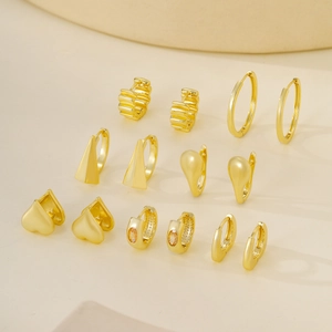 Lot de 6 paires de boucles d'oreilles dorées en formes de créoles, triangles et cœurs