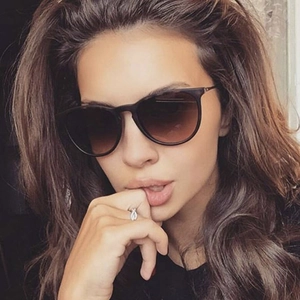 Vintage cat-eye polarized sunglasses for men and women with black frame and gradient brown lens