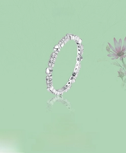 Detail of S925 sterling silver heart ring with micro-set diamonds and S925 hallmark