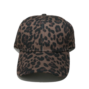 Classic leopard print baseball cap with curved brim and brown cotton twill fabric
