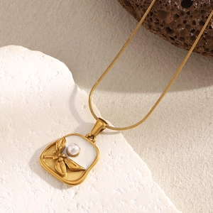 Elegant 18K gold plated stainless steel necklace with dragonfly and pearl flower pendant