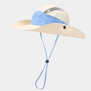 Cappello da sole outdoor in rete con color-block beige e celeste e cordino antivento