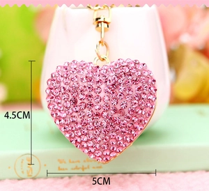 Detail shot of a pink rhinestone heart keychain with dimensions 4.5CM x 5CM marked