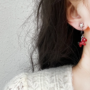 Star and red horse drop earrings for women with silver pins and black beads