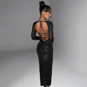 Robe de soirée élégante à paillettes noires avec manches longues et dos nu croisé
