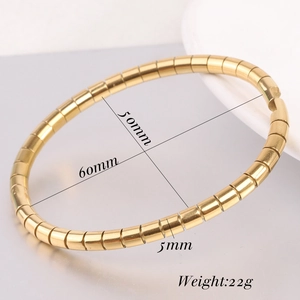 Detailed view of 5mm bamboo motif bangle with 60x50mm inner diameter and 22g weight