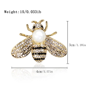 Detailed size and weight view of golden bee brooch with pearls and crystals