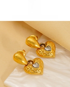 High-quality 18K gold-plated hammered heart earrings with sparkling crystal inlay