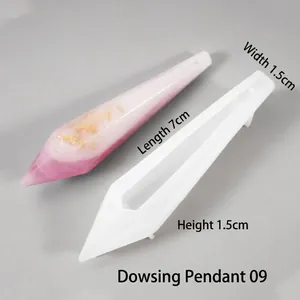 Vue détaillée du moule en silicone de 7cm pour pendentif avec échantillon en résine