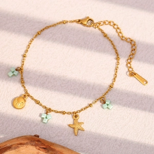 Bracciale dorato in acciaio inossidabile con ciondoli marini e perline verde menta