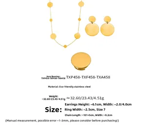 Détails du coffret bijoux avec collier boucles d'oreilles et bague en acier doré