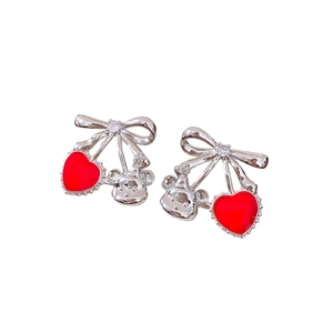 Boucles d'oreilles cerises cœur et ours avec nœuds en strass et aiguilles en argent