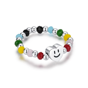Bague en perles d'argent S925 avec accents colorés et un charmant pendentif cœur souriant