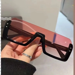 Y2K oversized vierkante halve rand zonnebril met roze kleurverloop en zilveren klinknagels
