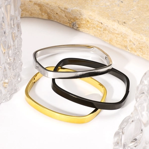 Ensemble de bracelets carrés en acier inoxydable en finitions or, argent et noir