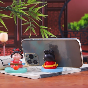 Ancient style cartoon girl phone stand made of resin for desk decoration and media viewing