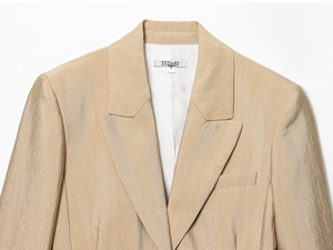 Detail van ZEDERI blazer kraag met metallic textuur en kledinglabel in de maat S