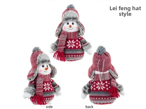 Vue de trois côtés d'un bonhomme de neige en tricot avec pull flocon et bonnet trappeur