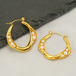 Detailed view of 18k gold plated twisted hoop earrings with elegant pearl inlays