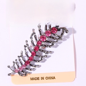 Broche mille-pattes en métal noir avec strass roses pour gilets et blazers chic