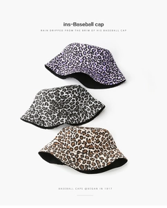 Sombreros de pescador reversibles con estampado de leopardo en violeta, gris y marrón