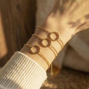 Minimalist 18k gold plated bracelet with geometric ring and mixed bead box chain link