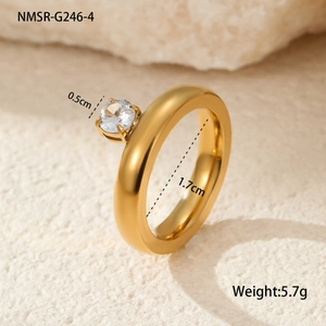 Close-up of a 18k gold-plated stainless steel ring with a 0.5cm zircon and 1.7cm diameter