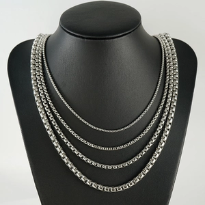 Collier chaîne à perles carrées en acier inoxydable poli de style punk vintage américain