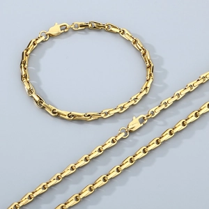 Detail view of the 5mm golden stainless steel necklace and bracelet jewelry set
